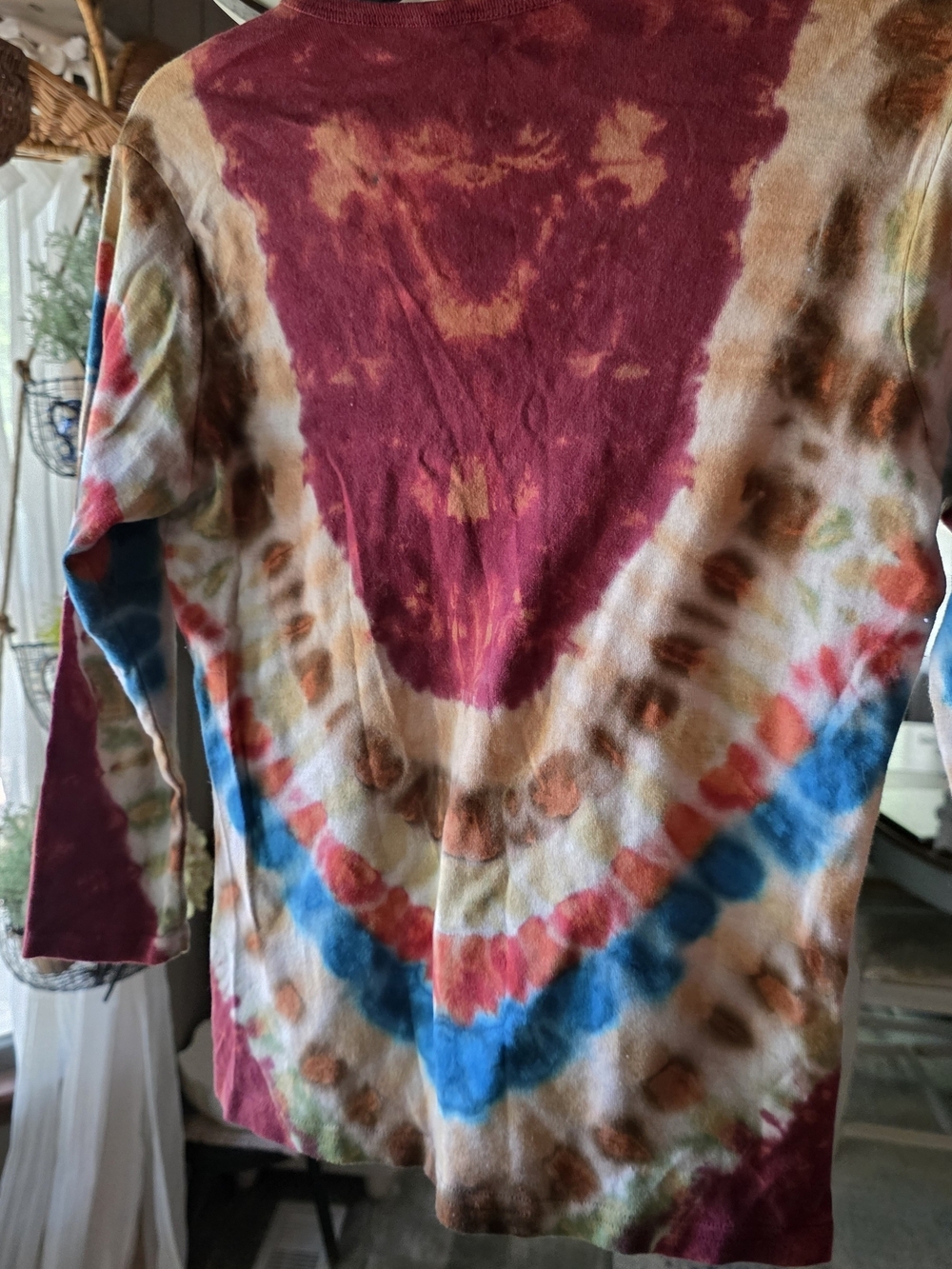 Tryst Multicolor Tie-Dye V-Neck Long Sleeve Top - Picture 4 of 4